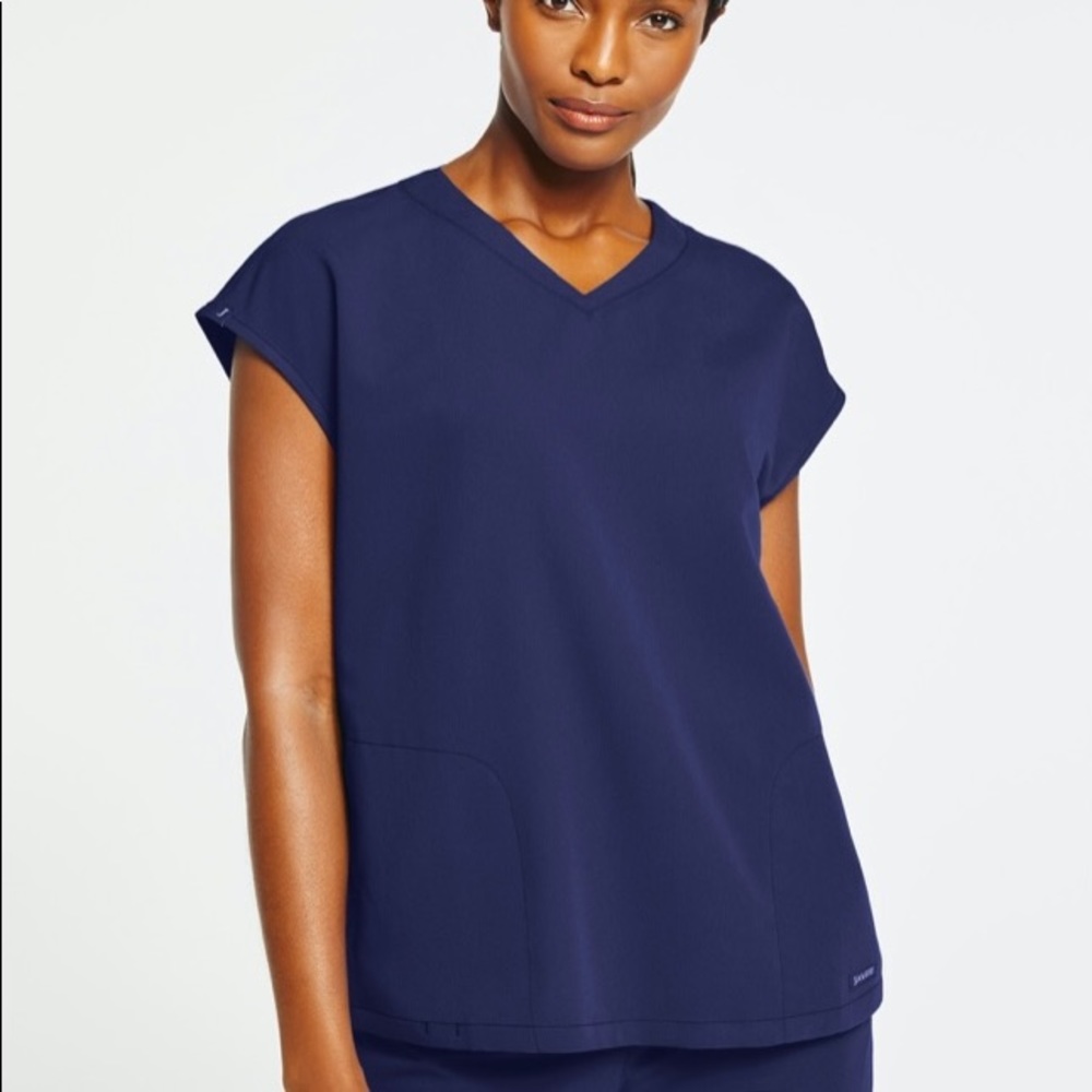 NWT Jaanuu 2-Pocket Cap Sleeve Scrub Top